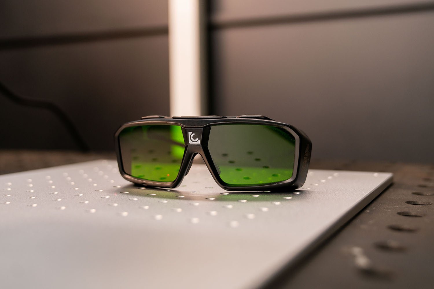 ¿Qué gafas necesito para soldadura láser? Guía completa de protección ocular industrial - LC LASERSHOP